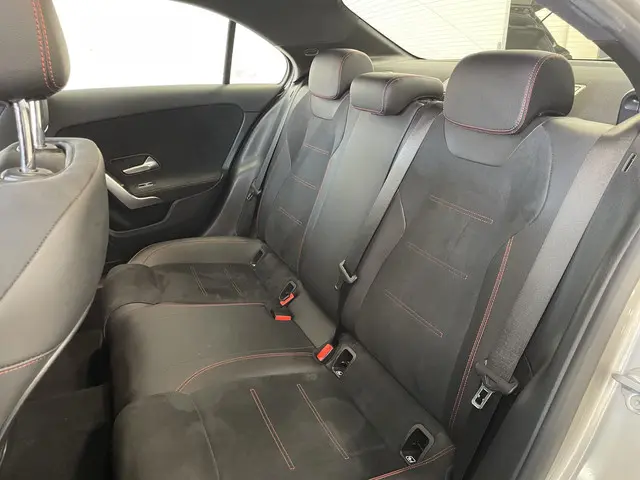 Mercedes-Benz A-Klasse 200 AMG-Line 2019 Benzine 35