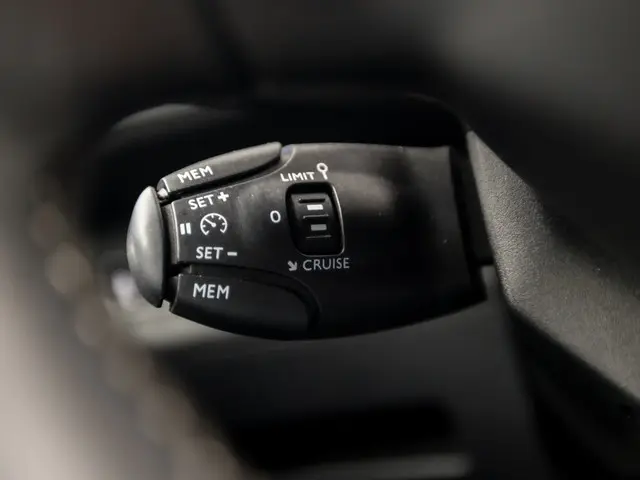 Peugeot 3008 1.2 PureTech Allure Sport 2017 Benzine 19