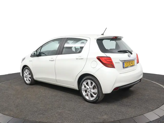 Toyota Yaris 1.5 Hybrid Dynamic 2015 Hybride Benzine 12
