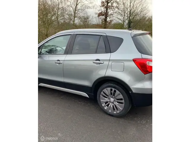 Suzuki S-Cross 2