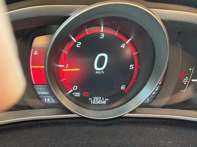 Volvo V40 1.6 D2 Kinetic 2013 Diesel 11