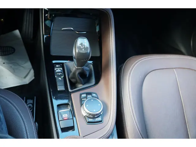 BMW X1 SDrive20i EERSTE EIGENAAR PANO 2016 Benzine 23