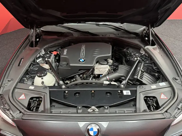 BMW 5 Serie Touring 520i Luxury Edition 2014 Benzine 11