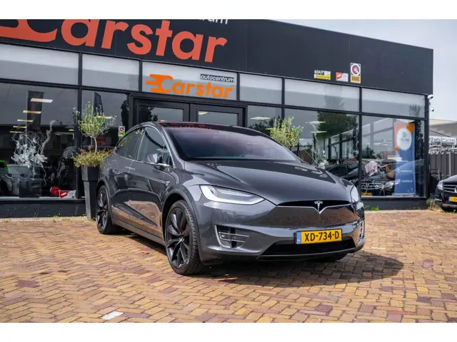 Tesla Model X 3