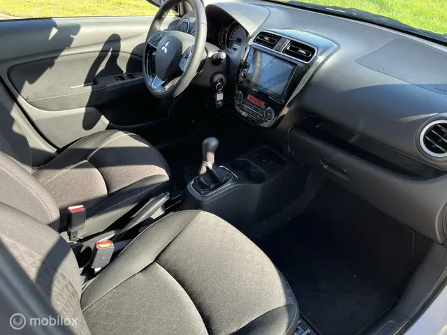 Mitsubishi Space Star 1.2 Dynamic 2023 Benzine 19