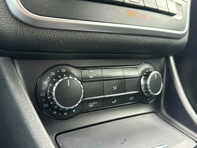 Mercedes-Benz GLA 180 Prestige 2016 Benzine 15