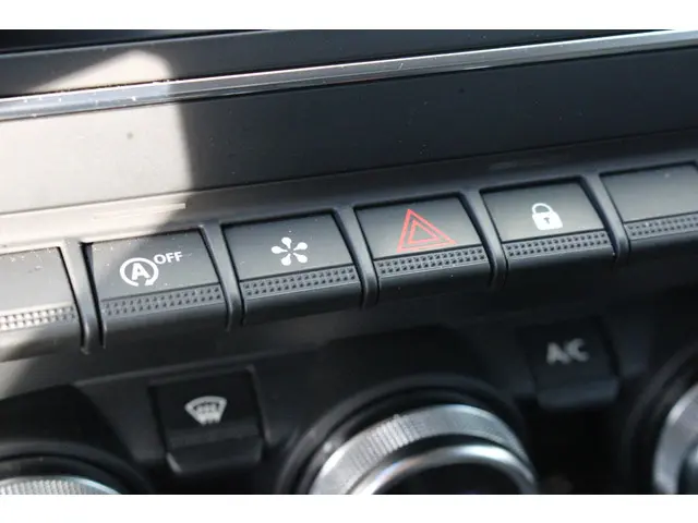 Renault Captur 1.3 TCe 140 Intens 2021 Benzine 30