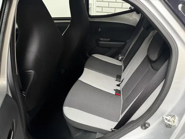 Toyota Aygo 1.0 VVT-i x-play automaat 2017 Benzine 14
