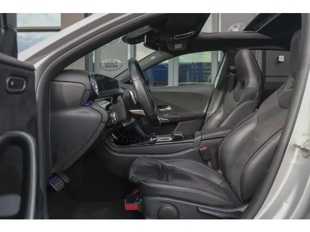 Mercedes-Benz A-Klasse A220 AMG 190pk 2019 Benzine 10