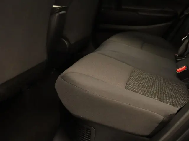 Toyota C-HR 1.8 Hybrid 140 Active 2024 Hybride Benzine 6