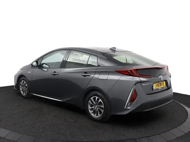 Toyota Prius 1.8 Plug-in Executive 2019 Hybride Benzine 12