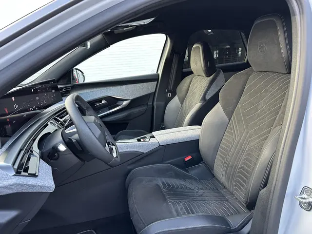 Peugeot 3008 1.2 Hybrid 145 PK GT 2025 Hybride Benzine 12