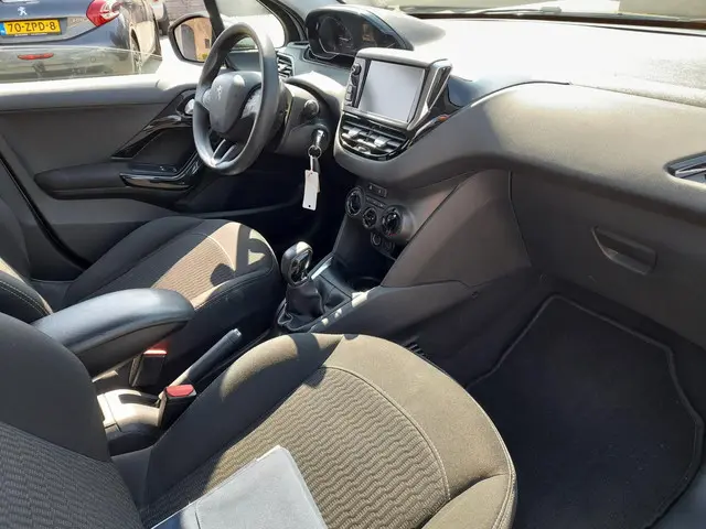 Peugeot 208 1.2 PureTech Blue Lion 2017 Benzine 10