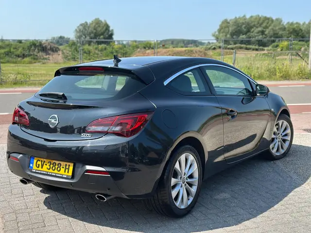 Opel Astra GTC 1.6 Turbo Sport nette staat ! 2015 Benzine 2