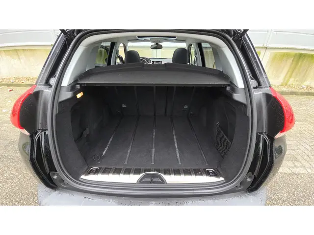 Peugeot 2008 1.2 VTi Allure Pack Premium Plus 2014 Benzine 37