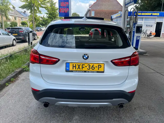 BMW X1 XDrive25i PANO,AUTOMAAT,PDC 2017 Benzine 10