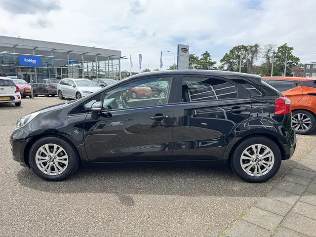 Kia Rio 1.2 CVVT World Cup Edition 2014 Benzine 5