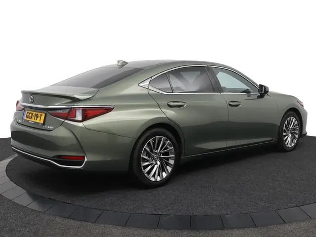 Lexus ES 300h Executive Line 2024 Hybride Benzine 2