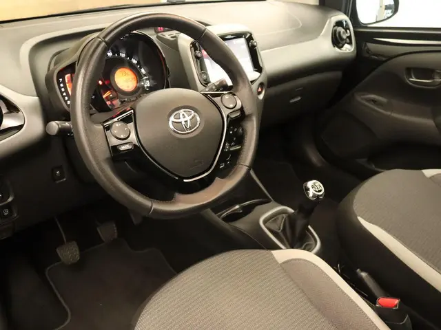 Toyota Aygo 1.0 VVT-i x-play cabrio 2021 Benzine 3