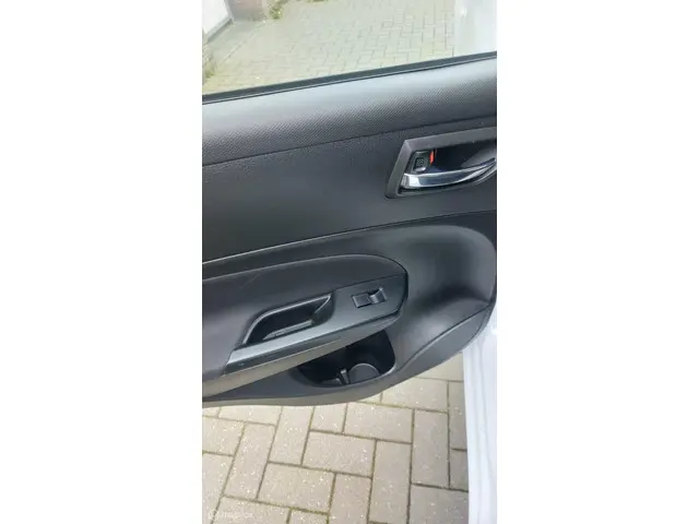 Suzuki Swift 1.2 Style EASSS 2016 Benzine 24
