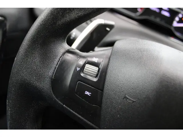 Peugeot 208 1.2 PureTech Active Automaat 2018 Benzine 16