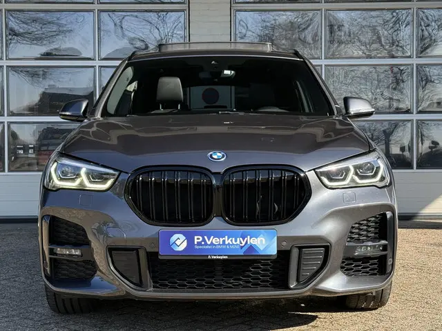 BMW X1 xDrive25e High Executive 2021 Hybride Benzine 11