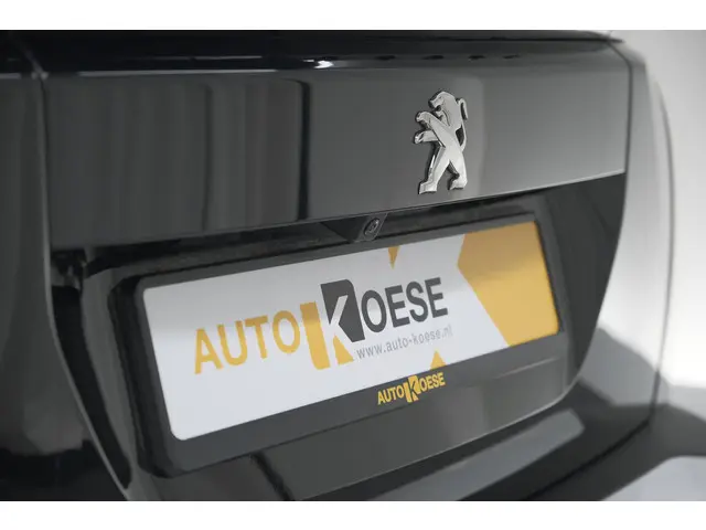 Peugeot 2008 PureTech 130 EAT8 Allure 2021 Benzine 22