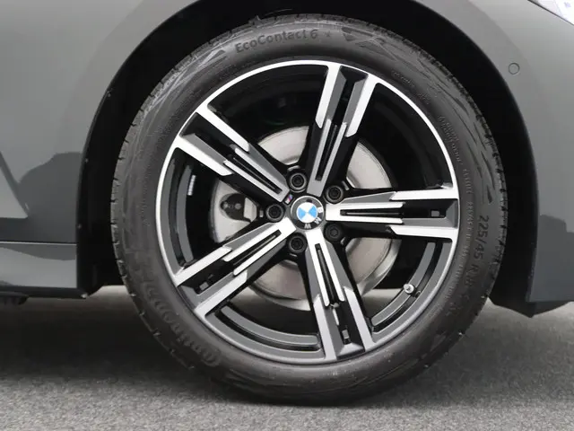 BMW 3 Serie Touring 320i 2025 Benzine 22