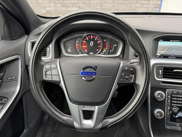 Volvo V60 1.5 T3 R-Design 2016 Benzine 21