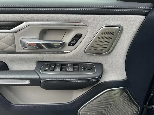 Dodge Ram 1500 5.7 V8 4x4 Crew Cab Limited 2023 Benzine 23