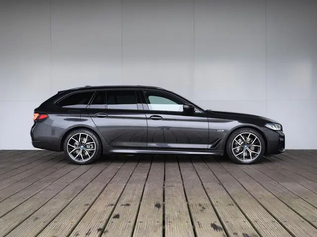 BMW 5 Serie Touring 530e 2024 Hybride Benzine 4