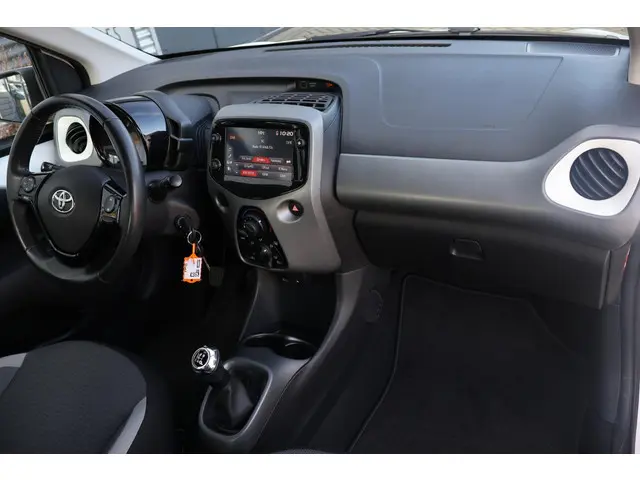 Toyota Aygo 1.0 VVT-i x-play 2021 Benzine 18