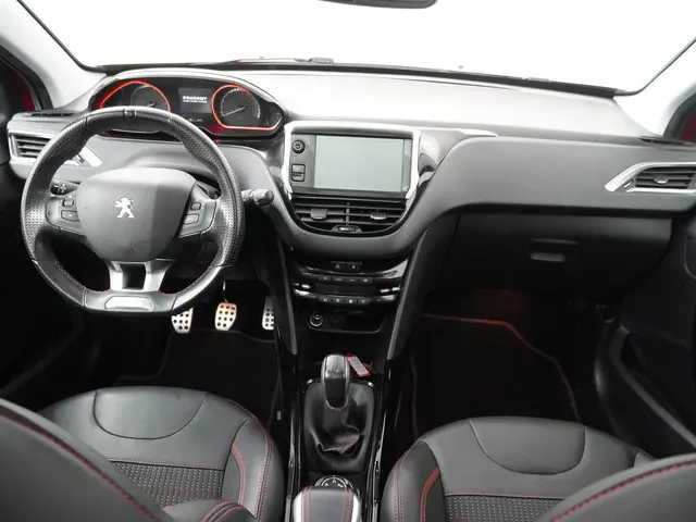 Peugeot 2008 1.2 PureTech GT-line 2017 Benzine 12