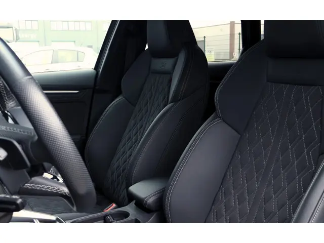 Audi A3 Sportback 2.0 TFSI S3 quattro 2023 Benzine 13