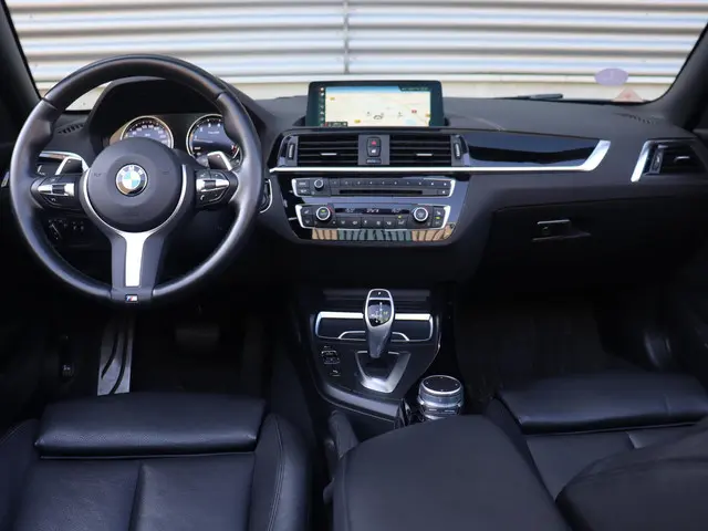 BMW 2 Serie Cabrio 220i 2019 Benzine 13