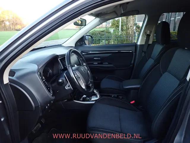 Mitsubishi Outlander 2.4 PHEV Pure 2020 Hybride Benzine 10