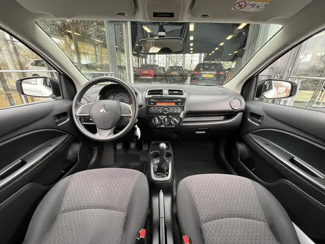 Mitsubishi Space Star 1.0 Cool+ 2020 Benzine 3