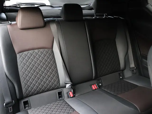 Toyota C-HR 1.8 Hybrid Executive 2018 Hybride Benzine 12