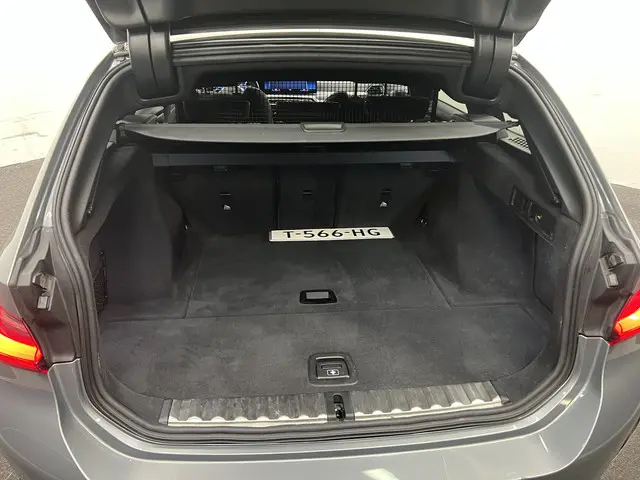 BMW 3 Serie Touring 318i 2023 Benzine 14