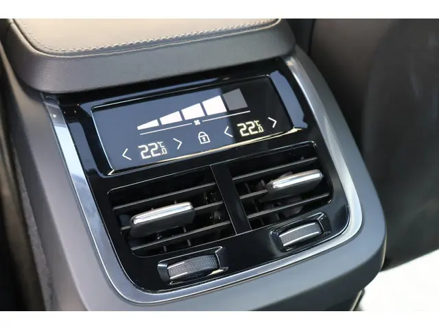 Volvo S90 2.0 B4 R-Design 2022 Benzine 24