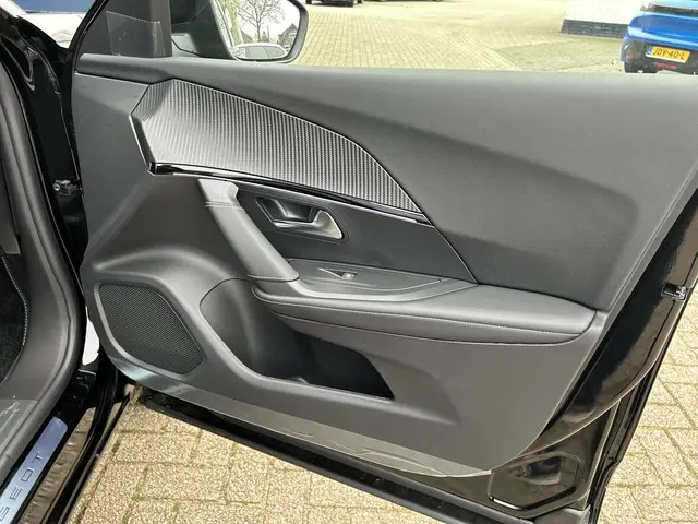 Peugeot 2008 1.2 Hybrid 145 PK GT 2025 Hybride Benzine 24