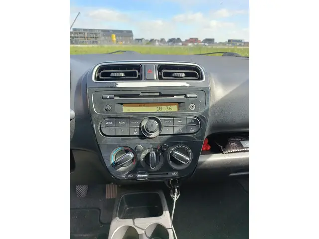 Mitsubishi Space Star 1.0 Entry 2017 Benzine 7