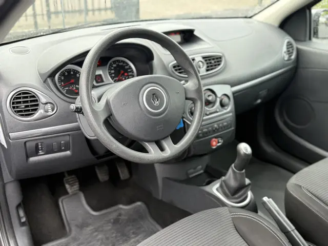 Renault Clio 1.2 Collection 2013 Benzine 18