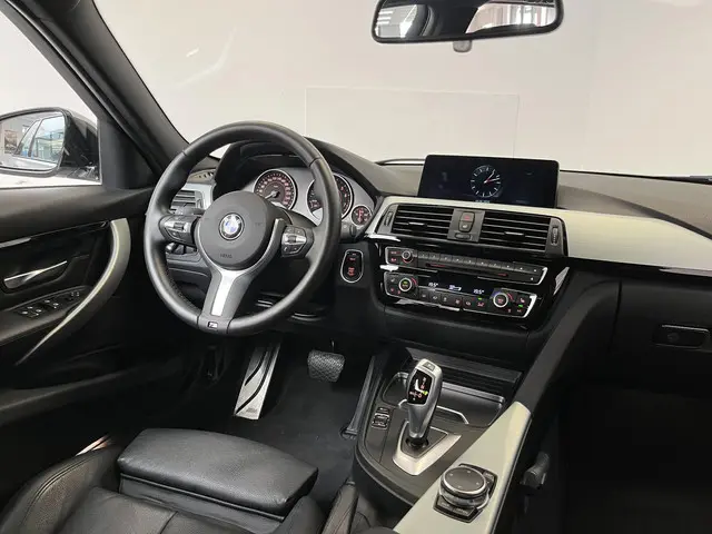 BMW 3 Serie Touring 320i M-sport 2017 Benzine 3