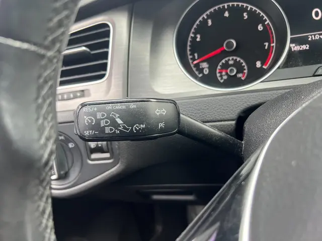 Volkswagen Golf 1.2 TSI Highline navi 2013 Benzine 12