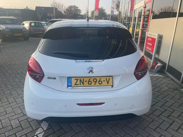 Peugeot 208 1.2 PureTech Signature 2019 Benzine 17