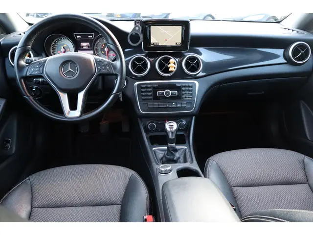 Mercedes-Benz CLA 180 BlueEFF. Ambition 2014 Benzine 2