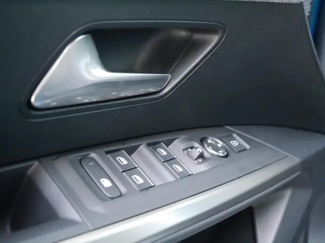 Peugeot 5008 1.2 Hybrid 136 GT 2026 Hybride Benzine 21