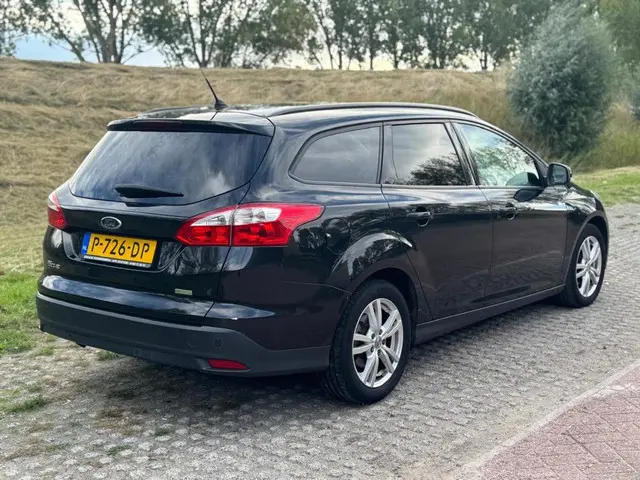 Ford Focus Wagon 1.0 EcoBoost Edition Plus 2014 Benzine 4