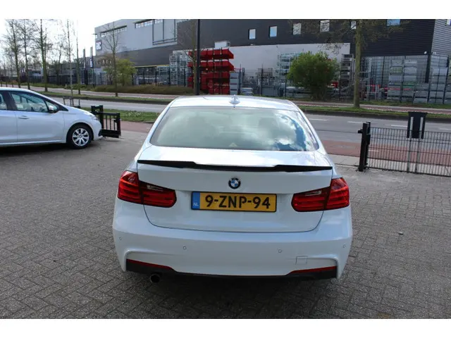 BMW 3 Serie 316i Executive 2015 Benzine 7